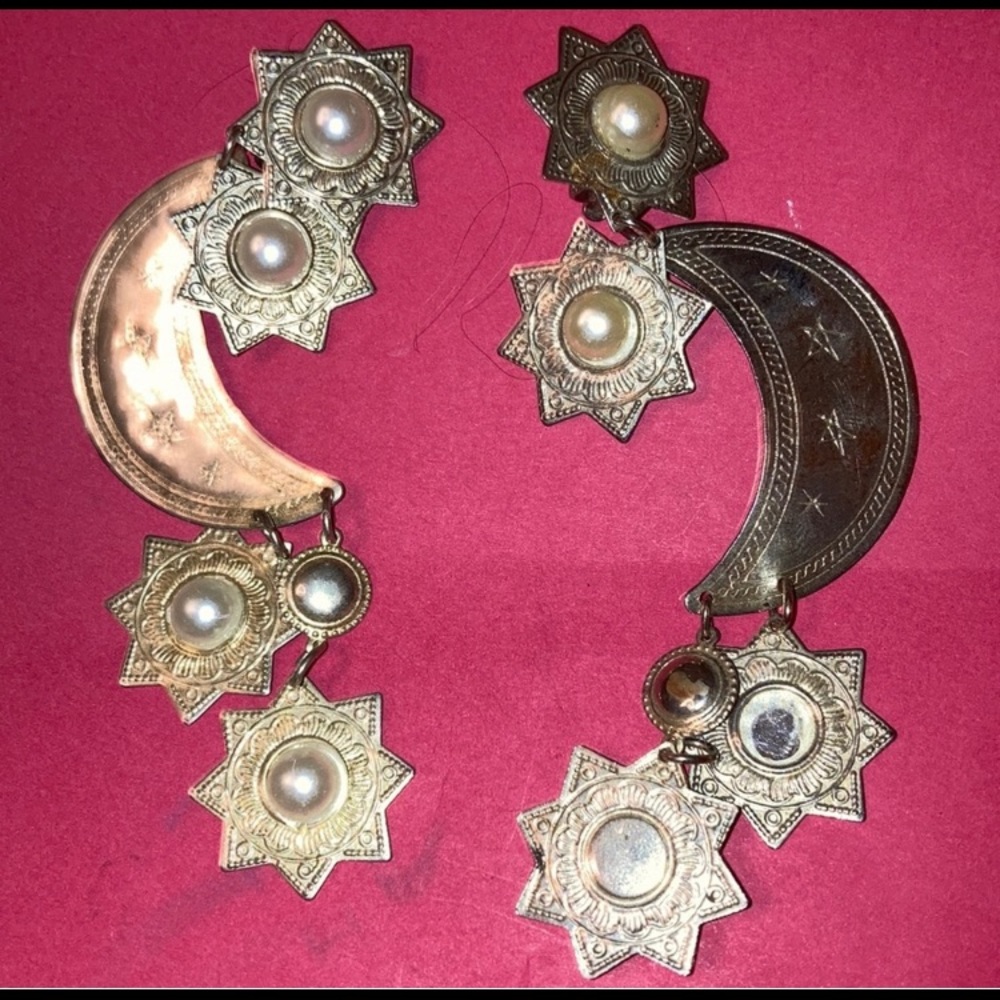 HUGE VINTAGE LIGHTWEIGHT MOON AND STAR EARRINGS
